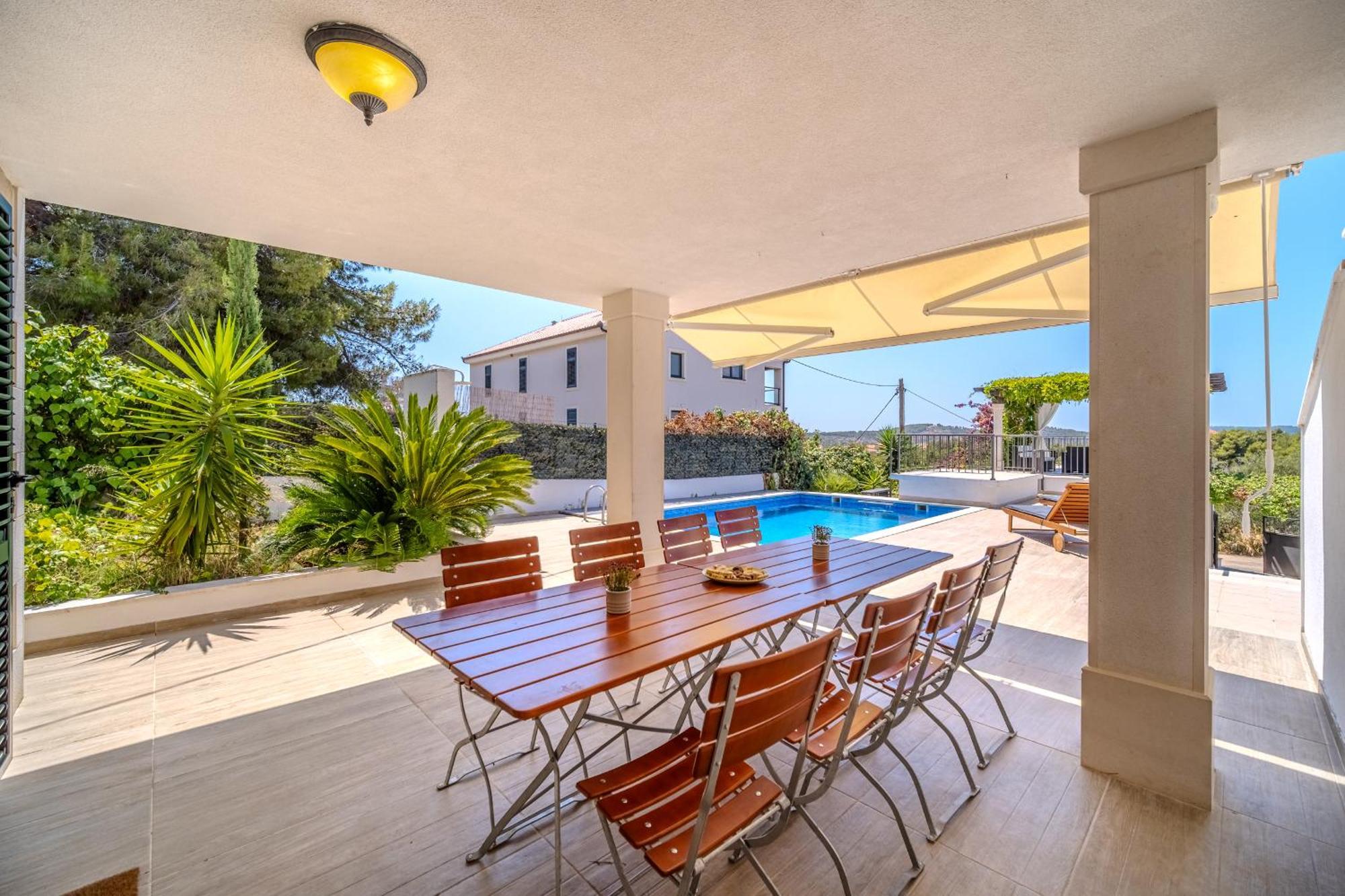 Villa Julia With Heated Pool, Ideal For Large Groups Milna  Exteriér fotografie
