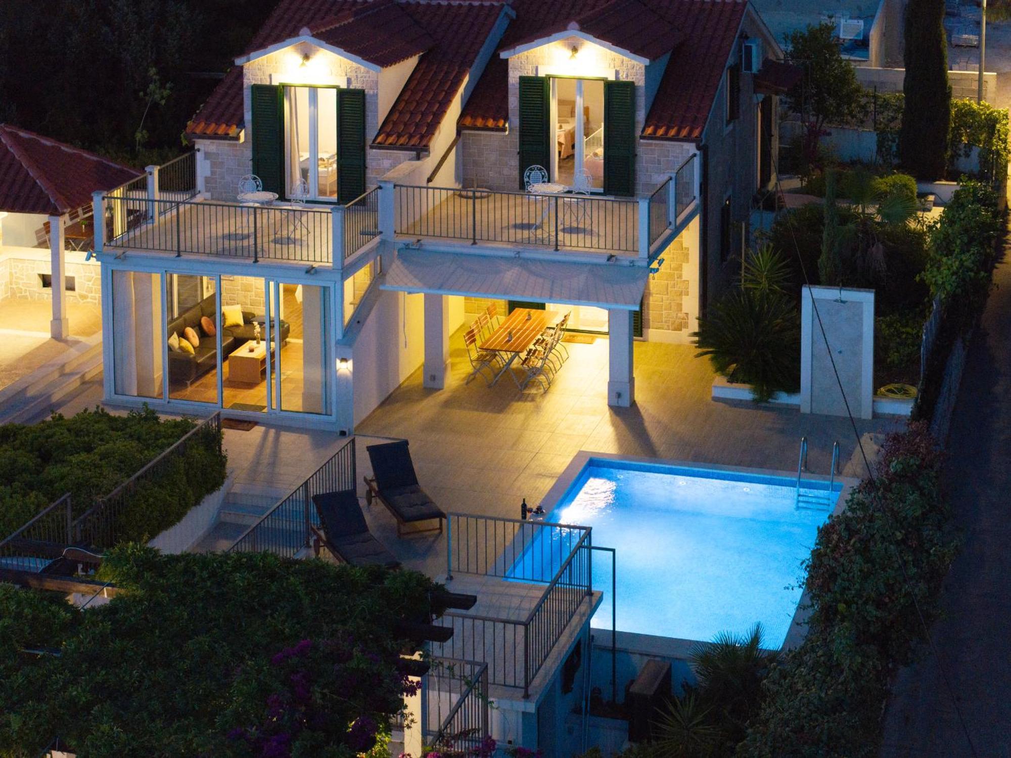 Villa Julia With Heated Pool, Ideal For Large Groups Milna  Exteriér fotografie