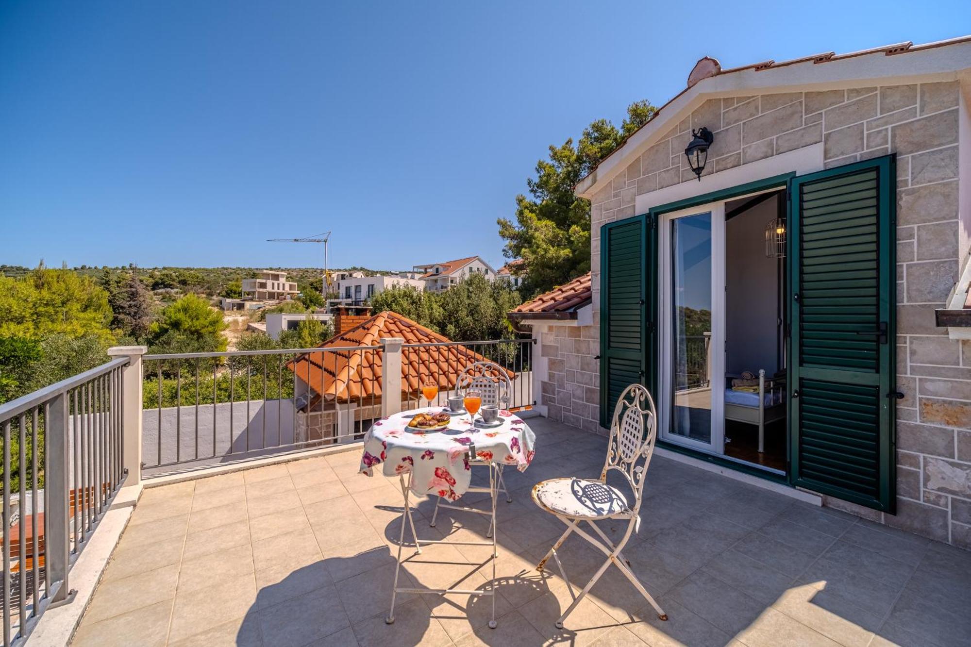 Villa Julia With Heated Pool, Ideal For Large Groups Milna  Exteriér fotografie
