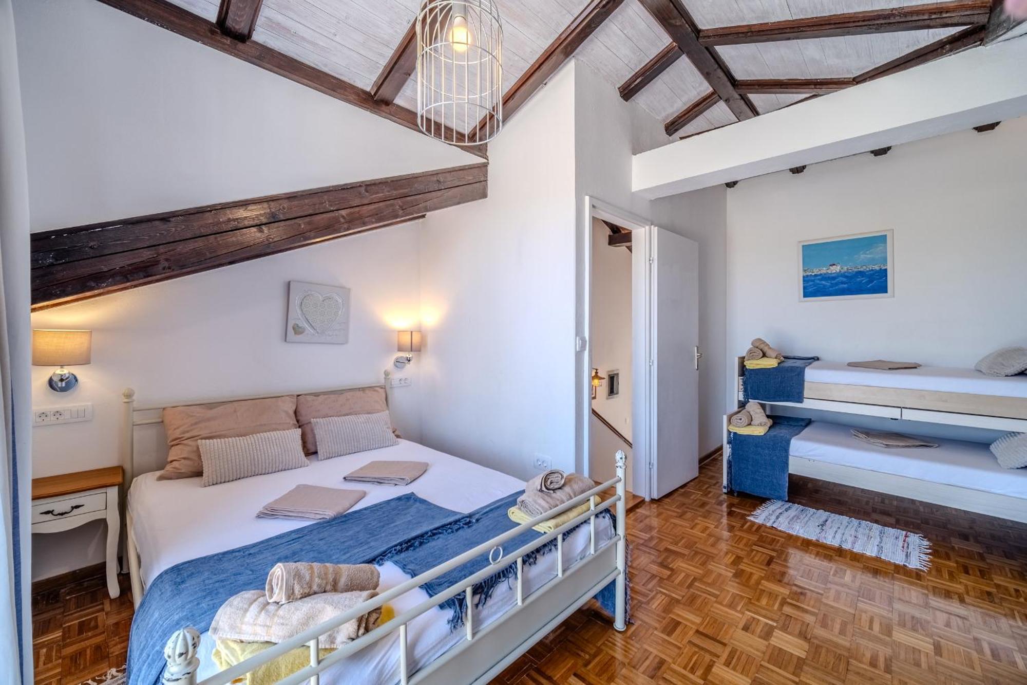 Villa Julia With Heated Pool, Ideal For Large Groups Milna  Exteriér fotografie