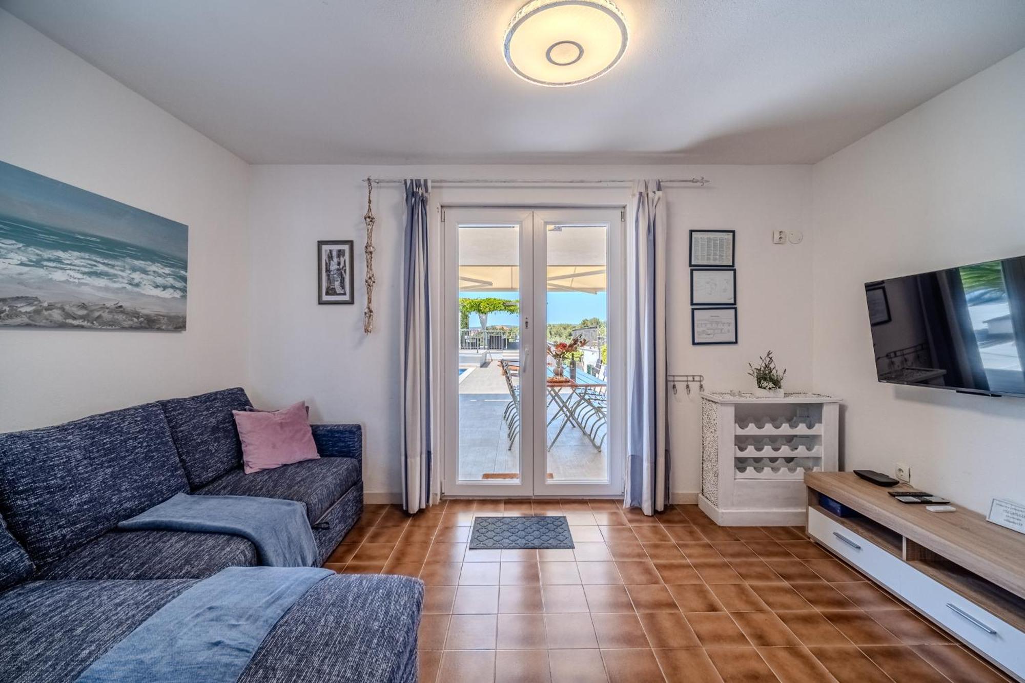 Villa Julia With Heated Pool, Ideal For Large Groups Milna  Exteriér fotografie